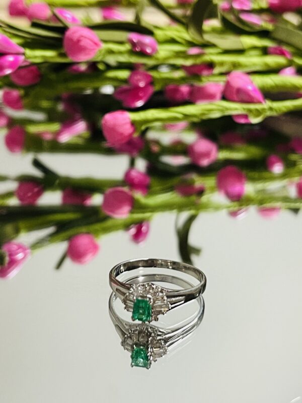Platinum900 Emerald Ring | Emerald Ring | Platinum900 | Emerald Engagement Rings