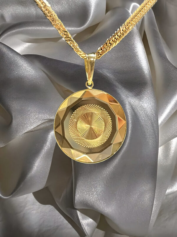 Illusion Pendant | 18 Karat Gold Illusion Pendant | Gold Illusion Pendant